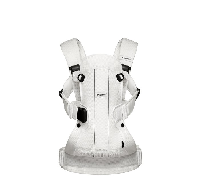 Рюкзак-кенгуру BabyBjorn We AirWe Air Рюкзак-кенгуру BabyBjorn We AirWe AirРюкзак – кенгуру WE Air- простота с первого же дня! Самый «дышащий» среди наших рюкзаков-кенгуру Мягкая сетчатая ткань отличается целым рядом важных характеристик: обеспечивает доступ воздуха, быстро сохнет, долго служит, сохраняет цвет при стирке и достаточно прочна, чтобы гарантировать надёжную поддержку ног, спины, шеи и головы ребёнка, кроме того, она соответствует требованиям стандарта Oeko-Tex. Особенности: 3 способа переноски детей с самого рождения и до 3-х лет специальная позиция для новорожденных; специальная позиция для подросших детей (лицом к родителю); с 12 месяцев возможна позиция за спиной у родителя. Эргономичный рюкзак: набедренный пояс и плечевые ремни создают комфорт для родителей, распределяя равномерно нагрузку; поддержка головы и спины обеспечивает правильное анатомическое положение тела ребенка. Простота во всем: вы быстро научитесь пользоваться рюкзаком – кенгуру, без посторонней помощи во всех ситуациях, даже при переноске ребенка за спиной. Функционал: Поместите ребенка в рюкзак лицом к себе так, чтобы ноги были расположены по обе стороны, а руки находились в проемах для рук. Пристегните все передние застежки с обеих сторон. Обратите внимание, чтобы поддержка головы была зафиксирована. К 12 месяцам ребенок достаточно повзрослеет, чтобы его можно было носить за спиной. Сначала необходимо поместить ребенка в рюкзак – кенгуру лицом к себе. Поднимите правую руку вверх, продев ее под плечевым ремнем. Левую руку проденьте вниз, под плечевой ремень. Рюкзак с малышом держится на плече и на набедренном поясе. Теперь перенесите рюкзак вместе с малышом за спину. Дополнительно: Для детей с рождения до трех лет. Мин. 3,5 кг/53 см Макс. 15 кг/100 см Внимание! Для детей весом от 3,5 до 4,5 кг следует использовать ремешки, уменьшающие проемы для ног. Все используемые ткани прекрасно подходят для детской кожи и безопасны, даже если ребенок возьмет их в рот. Материалы не содержат опасных веществ и сертифицированы на соответствие требованиям стандарта Oeko-Tex ® 100, класс I (изделия для детей). Это важно для нас! Материал: Основной материал: хлопок 100% Остальной материал: полиэстер 100% Можно стирать отдельно в стиральной машине при 40°С, используя щадящее моющее средство без отбеливателя. Не сушить в сушильной машине.<br>
