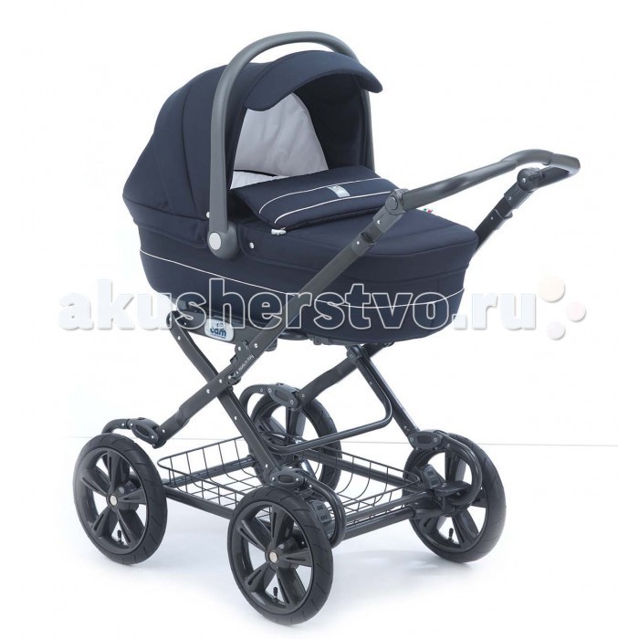 Коляска-люлька CAM Linea SportLinea Sport Коляска-люлька CAM Linea SportLinea SportОчаровательная и надежная коляска CAM Linea на шасси Sport прекрасно подойдет для детей возрастом до 9 месяцев. Коляска сделана в Италии. Характеристики: - регулируемая спинка, матрасик, дизайн люльки предусматривает вставки из искусственной кожи; - капюшон с москитной сеткой, вентилируемое основание с функцией качания, сумка с пеленальным матрасиком. - алюминиевые шасси с регулируемой ручкой, - надувные колеса, централизованный тормоз, - мягкие амортизаторы, - корзина для покупок. - обивка легко снимается и стирается при температуре 30°C. - компактное складывание. Размер и вес: Шасси / в сложенном виде: Д 61 – Ш 84 - В 36 см • Вес: кг 10,5 С люлькой: Д 61 - Ш 107 - В 122 cm • Вес: кг 15,1 Люлька / внутренние размеры: Д 80 – Ш 37,5 – В 66÷31,5 cm • Вес: кг 4,6 Особенности: - 4-х колесная, - надувные колеса, - ткань + неопрен комплектация: - шасси, - зимняя люлька, - сумка;<br>