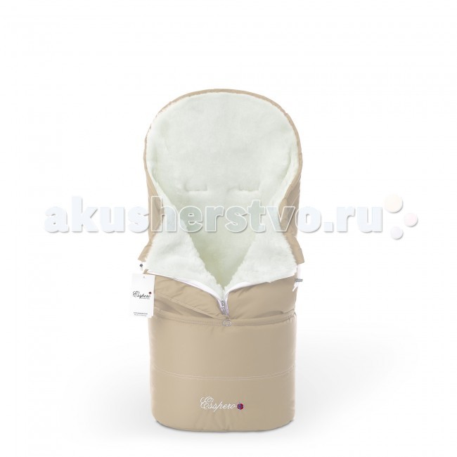 Зимний конверт Esspero Transformer WhiteTransformer White Зимний конверт Esspero Transformer WhiteTransformer WhiteЗимний конверт Esspero Transformer White отлично подойдет для прогулок в промозглую, ненастную, ветреную погоду. Если на дворе студеные зимние дни, вы все равно сможете вывезти на улицу малыша, обеспечив столь необходимый новорожденному организму сон на свежем воздухе. Не тревожитесь, в зимнем конверте для коляски Esspero Transformer White вашей дочурке или сыну всегда будет тепло: ни снег, ни колючий ветер не смогут заморозить малютку. Особенности: Конверт в коляску Esspero Transformer White (натуральная 100% шерсть) относится к числу них, он может изменять свою длину в зависимости от роста ребенка, что позволяет ему служить Вам несколько сезонов. Натуральный 100% утеплитель из мягкой овечьей шерсти подарит ребенку комфортное тепло и позволит Вам самим решать насколько долгими будут Ваши прогулки. Данный материал прекрасно впитывает лишнюю влагу, обладает свойством гипоаллергенности. Для того чтоб ребенок не продувался ветром и не намок во время осадков, в качестве внешнего покрытия была выбрана особопрочная непродуваемая ткань со специальной влагоотталкивающей пропиткой. Конверт без труда крепится на коляске при помощи пятиточечных ремней (имеются специальные прорези под них) и за счет наличия крепления на спинку сидения. Материал верха: плотная непродуваемая ткань Материал утеплителя: 100% натуральная овечья шерсть Конверт можно использовать в коляске, автокресле и даже санках. Размер: 90х45 см<br>