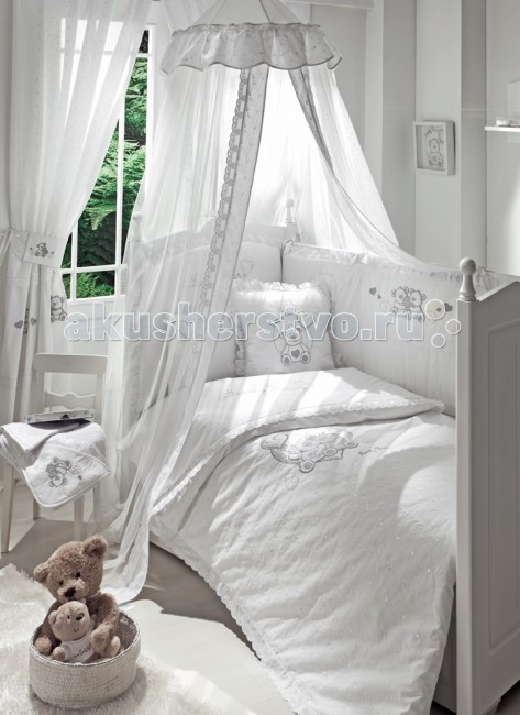 Комплект для кроватки Funnababy Lovely Bear 125х65 (5 предметов)Lovely Bear 125х65 (5 предметов) Комплект для кроватки Funnababy Lovely Bear 125х65 (5 предметов)Lovely Bear 125х65 (5 предметов)Комплект для кроватки Funnababy Lovely Bear - высококачественное белье, которое изготавливается из 100% хлопка с наполнителем: полиэстер. Белье имеет красивый дизайн, оно украсит кроватку и подарит малышу уютный и здоровый сон. В комплекте: Пододеяльник - 100х130 см. Одеяло - 100х130 см. Бампер из 4 частей - 125х65 см. Простынка на резинке Наволочка - 40х60 см Особенности: комплект постельного белья в детскую кроватку из натурального хлопка постельное белье подойдёт для детской кроватки размером 125х65 см в дизайне используется авторская вышивка и декоративное шитьё спокойные и приятные цвета ткани с забавными рисунками не будут раздражать и утомлять глазки вашего ребёнка нежные и мягкие материалы не будут раздражать нежную кожу ребёнка и не доставят ему неудобства постельный комплект изготовлен из натуральных и гипоаллергенных тканей, которые создают комфортные условия для спокойного сна Вашего ребёнка для наполнения защитного бампера, одеяла и подушки используется только экологически чистый наполнитель данный комплект имеет 4-х сторонний защитный бампер, который защищает Вашего малыша по всему периметру кроватки простынь с резинкой, которая помогает надежно закрепить ее на матрасе белье легко стирается в режиме деликатной стирки при температуре 30ºС комплект постельного белья сертифицирован и абсолютно безопасен для новорождённого малыша натуральный турецкий хлопок; нежные гипоаллергенные ткани не будут раздражать даже самую чувствительную детскую кожу; мягкие бортики для кровати подарят малышу ещё больше уюта; удобные ленты-завязочки; одеяло и бортики: современный и практичный наполнитель полиэстер; съёмные чехлы бортиков; можно стирать при температуре 30°С в бережном режиме.<br>