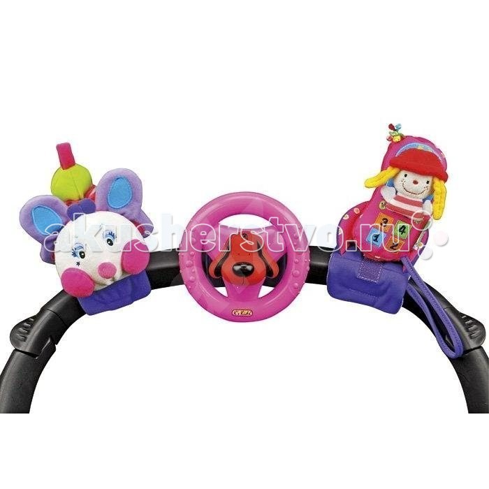 Подвесная игрушка KS Kids набор для коляскинабор для коляски Подвесная игрушка KS Kids набор для коляскинабор для коляскиНабор развивающих игрушек для коляски KS Kids. В комплекте три развивающих игрушки с креплением-липучкой, которое подходит как для коляски, так и для кроватки, а можно закрепить игрушки на ручку ребенка. Белая мягкая пчелка, если сзади потянуть за специальную петельку, растянется, чтобы потом с вибрацией вернуться обратно. Розовый руль с изображением пса Патрика поворачивается вправо и влево, издавая трещащие звуки, а если нажать на голову Патрика, можно издать самый настоящий гудок, телефон с Джулией находится на подставке, сам телефон на шнурке и с погремушкой внутри. Все игрушки выполнены из материалов разной фактуры для развития тактильного восприятия и подходят для малышей от полугода. Размер гусенички (дхгхш):9 х 15 х 11 см Размер мобильного телефона (дхгхш): 8 х 13 х 8.5 см Размер руля (дхгхш): 12 х 12 х 10 см<br>