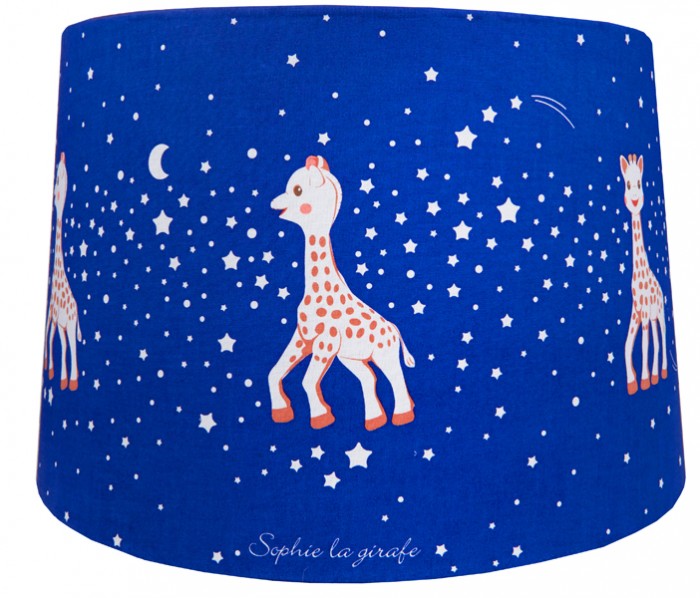 Светильник Trousselier Абажур Sophie the Giraffe 34х22 смАбажур Sophie the Giraffe 34х22 см Светильник Trousselier Абажур Sophie the Giraffe 34х22 смАбажур Sophie the Giraffe 34х22 смАбажур Sophie the Giraffe 34х22 см Trousselier - идеальный аксессуар для детской комнаты. Нежный свет и красочные картинки создадут атмосферу уюта, успокоят и убаюкают кроху. Характеристики: Абажур послужит прекрасным дополнением и украшением детской комнаты Для потолочного крепления Подходит для большинства стандартных ламп Размер: 34 см x 22 см Поставляется в подарочной упаковке Соответствует нормам безопасности: CE EN 60598-2-10 Французский бренд Trousselier вот уже более 40 лет создает уникальные коллекции детских игрушек, товаров для дома и интерьера. Вся продукция изготовлена из натуральных материалов с соблюдением высоких европейских стандартов качества.<br>