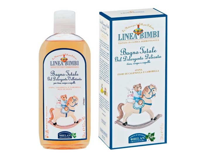 Helan Пена-шампунь Linea Bimbi для ванны Купание без слез 250 млПена-шампунь Linea Bimbi для ванны Купание без слез 250 мл Helan Пена-шампунь Linea Bimbi для ванны Купание без слез 250 млПена-шампунь Linea Bimbi для ванны Купание без слез 250 млПена-шампунь для ванны без слез Helan 250 мл. Биокосметика для сверхчувствительной кожи. Несомненно, должна быть нежной и мягкой и не вызывать раздражения и аллергии. Сделан из поверхностно-активных компонентов растительного происхождения: экстракты сахарного тростника, свеклы и пшеницы в сочетании с жирными кислотами кокоса. Это невероятно нежное средство для очищения и ухода за ребенком. Детский шампунь дополнительно обогащен маслом овса и экстрактами ромашки и календулы. Чистящее вещество пена - шампунь для ванны от Helan имеет низкий уровень кислотности, благодаря чему сохраняется физиологический уровень pH. Входящий в состав шампуня сахарин не удаляет кожный жир, аминокислоты и белок, которые содержатся в верхнем защитном слое кожи. Шампунь для детей от не раздражает слизистую оболочку глаз. Подходит для постоянного применения, нежно очищает и делает кожу и волосы мягкими и шелковистыми. Не содержит консервантов, сульфатов. Способ применения: Для ванны: добавьте 3-5 капель моющего средства в ванну с водой для создания. Для лица и тела: нанесите 3-5 капель моющего средства на губку и после тщательного мытья сполосните. Для волос: нанесите 2-3 капли моющего средства на волосы и после тщательного мытья ополосните.<br>