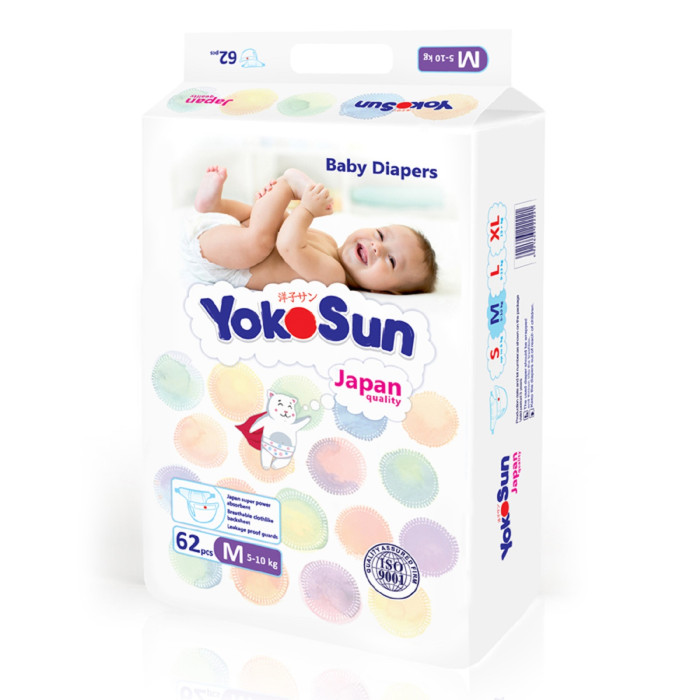Yokosun Подгузники M (5-10 кг) 62 шт.Подгузники M (5-10 кг) 62 шт. Yokosun Подгузники M (5-10 кг) 62 шт.Подгузники M (5-10 кг) 62 шт.Yokosun Подгузники M (5-10 кг) 62 шт. - это новые подгузники, отвечающие всем требованиям современных мам. В изготовлении подгузников используется японский абсорбент, который быстро впитывает и удерживает влагу, поддерживая сухость в течение длительного времени. Особенности: Подгузники YokoSun изготовлены из мягчайших материалов, они действительно очень тонкие. И со своей главной функцией, впитывать влагу и удерживать ее внутри, они тоже справляются на отлично Уникальное строение впитывающего слоя делает подгузники тонкими и легкими. При этом, за счет нового внутреннего слоя, впитывание происходит еще быстрее. Он выполнен из двухслойной 3D ткани, которая быстро пропускает влагу внутрь и препятствует ее выходу наружу При намокании даже у активных малышей гель- абсорбент (японской фирмы Sumitomo) остается на своих местах, что исключает появление пустот внутри подгузника Необычайно нежный дышащий внешний слой подарит вашему малышу сухость и комфорт. Мягкий эластичный поясок плотно облегает тело малыша, но не давит на животик. Индикатор влажности подскажет вам, когда необходимо сменить подгузник. Его цвет сменится с желтого на синий. Мягкие двойные барьеры плотно прилегают к ножкам малыша и надежно защищают от протечек. При производстве использована международная системы менеджмента качества ISO9001. Продукт сертифицирован в России.<br>