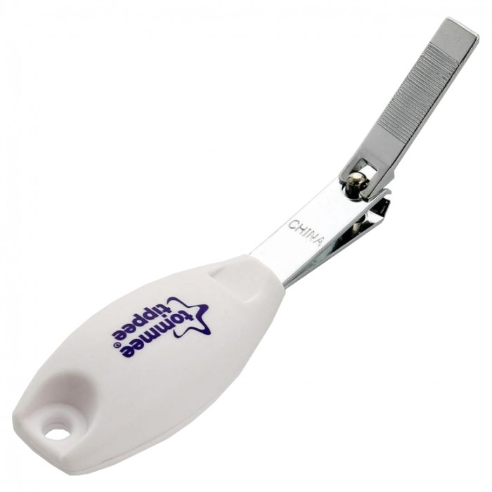 Tommee Tippee Щипчики для ногтей детскиеЩипчики для ногтей детские Tommee Tippee Щипчики для ногтей детскиеЩипчики для ногтей детскиеЩипчики для ногтей детские – это маленькие помощники мамы в нелегком деле. Ведь постричь ногти совсем маленьким деткам – задача не из простых. Нужно сделать все быстро, аккуратно и не поранить крохотные пальчики малышей.Специально для этих целей созданы щипчики Tommee Tippee. Благодаря своей эргономичной форме щипчики надежно «сидят» в руке мамы и не выскальзывают. Лезвия имеют специально притупленный край, чтобы не ранить нежную кожу ребенка. Лезвия выполнены из нержавеющей стали. Такими щипчиками можно стричь ногти малышам от одного месяца.<br>