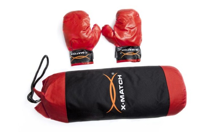 X-Match Набор для Бокса Д-170 мм Н-500 ммНабор для Бокса Д-170 мм Н-500 мм X-Match Набор для Бокса Д-170 мм Н-500 ммНабор для Бокса Д-170 мм Н-500 ммX-Match Набор для Бокса Д-170мм Н-500мм настоящий боксерский набор для юного начинающего спортсмена. Набор включает в себя боксерскую грушу, а также прочные перчатки. Набор выполнен в черно-красном цвете. Перчатка фиксируется на запястье при помощи ремня на липучке. Груша снабжена текстильной ручкой-петлей для подвешивания. Верхняя часть груши шире нижней. Застежка-молния позволяет извлечь наполнение груши. Данный набор является блестящей находкой для маленького бойца и позволит ему всегда находиться в хорошей физической форме.<br>