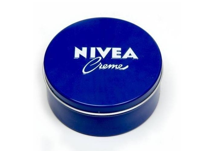 Nivea Cream Крем 150 мл для ухода за кожейCream Крем 150 мл для ухода за кожей Nivea Cream Крем 150 мл для ухода за кожейCream Крем 150 мл для ухода за кожейБесподобное увлажнение для всех типов кожи, как для взрослых, так и для детей, в любое время года. Nivea Creme – универсальный увлажняющий крем. Благодаря уникальной формуле с эвцеритом, пантенолом и глицерином, крем прекрасно увлажняет, питает и бережно ухаживает за кожей тела, особенно за ее сухими участками. Nivea Creme не содержит консервантов и поэтому подходит даже для нежной детской кожи. Продукт одобрен дерматологами. Nivea является одной из ведущих мировых компаний в области средств по уходу за кожей. Nivea заботится о потребителях, предлагая им совершенные и инновационные продукты. В исследовательском центре компании работает более 150 специалистов в области дерматологии и косметологии, фармакологии и химии. Косметическая продукция совершенствуется благодаря регулярным лабораторным исследованиям и многочисленным тестам.<br>