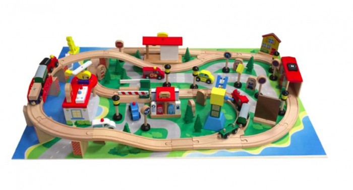 Kids4kids Конструктор деревянный Гигантская железная дорогаКонструктор деревянный Гигантская железная дорога Kids4kids Конструктор деревянный Гигантская железная дорогаКонструктор деревянный Гигантская железная дорогаКонструктор деревянный Гигантская железная дорога Kids4kids С автомобилями, автостанцией, тоннелем, мостом, вертолетными площадками и, главной изюминкой этого потрясающего красочного набора - гигантской железной дорогой на опорах с мостом и мчащимся поездом. Протяженность трасы 5 метров. Благодаря такому масштабному набору у вашего малыша будет по-настоящему безграничные возможности для игры! В состав набора входит 68 всевозможных деталей и предметов. Вертолет может бороздить над всем городом и помогать всем жителям плодотворно играть и отдыхать. Поезд с вагончиками на магнитах сможет устроить экскурсию всем желающим. Благодаря дорожным знакам движение всех автомобилей будет безопасным. А катер со спасательной шлюпкой всегда на страже порядка на реке и пляжах. Автомобили коммунальных и спасательных служб всегда наготове. И это все только та малая часть игрового процесса, который может предоставить этот набор вашему ребенку. Такая насыщенная игра превосходно развивает воображение и логику, положительно сказывается на координации движений и зрительной координации, тренирует память и внимание.<br>