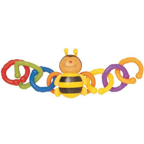 KS Kids Набор для коляски ПчелкаНабор для коляски Пчелка KS Kids Набор для коляски ПчелкаНабор для коляски ПчелкаВеселая пчелка от Ks Kids с мягкими резиновыми лапками и усиками прикрепляется с помощью разноцветных колец разнообразных геометрических форм к коляске, кроватке или автомобильному креслу малыша. Особенности: А саму пчелку так приятно грызть за крылышки – прорезыватели. Кольца за счет негладкой шероховатой поверхности массируют пальчики малыша. В процессе игры дети знакомятся с цветом, формой предметов, развиваются тактильные ощущения. Подвеска: 11 х 3 х 11h см, размер колец: 6 х 6 см<br>