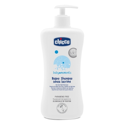 Chicco Пена и шампунь Без слез Baby Moments 500 млПена и шампунь Без слез Baby Moments 500 мл Chicco Пена и шампунь Без слез Baby Moments 500 млПена и шампунь Без слез Baby Moments 500 млChicco Пена и шампунь Без слез Baby Moments, в которой собран полный спектр средств для ежедневного ухода за нежной и чувствительной кожей малыша с первых дней жизни. Экстракт календулы, благодаря своим смягчающим и успокаивающим свойствам, помогает сохранить естественный гидролипидный баланс нежной и чувствительной кожи. Формула без слез не раздражает глаза. Нейтральный уровень рН. Характеристики: без парабенов без SLS/SLES без спирта без красителей гипоаллергенный клинически протестировано<br>