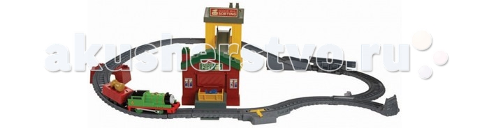 Thomas & Friends Игровой набор Сортировка и доставка грузов ПерсиИгровой набор Сортировка и доставка грузов Перси Thomas & Friends Игровой набор Сортировка и доставка грузов ПерсиИгровой набор Сортировка и доставка грузов ПерсиСортировка и доставка грузов Перси отличный выбор для мальчиков и девочек, которые любят мультсериал Томас и друзья, повествующий о приключениях веселых паровозиков. Набор представляет собой сборную железную дорогу со станцией и паровозиком в комплекте. Набор совместим с другими игрушками и игровыми наборами серии Track Master. В комплекте: Рельсы. Паровозик из двух вагонов с грузом. Здание железнодорожной станции. Поворотный круг.<br>