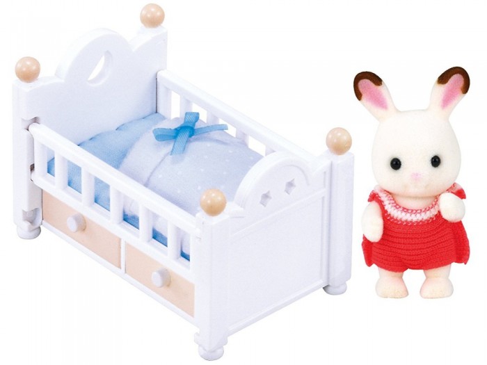 Sylvanian Families Игровой набор Малыш и детская кроваткаИгровой набор Малыш и детская кроватка Sylvanian Families Игровой набор Малыш и детская кроваткаИгровой набор Малыш и детская кроваткаИгровой набор Sylvanian Families 2205 «Малыш и детская кроватка» замечательно подойдет для оборудования детской комнаты в любом из домиков Sylvanian Families. Фигурка крольчонка выполнена из бархатистого, приятного на ощупь материала. Он одет в комбинезон на липучке, который легко снимается; голова крольчонка крутится. Чудесная кроватка с выдвижными ящичками уже укомплектована постельным бельем нежных расцветок и готова для того, чтобы дарить сладкие сны малышам. Игровой набор Sylvanian Families 2205 «Малыш и детская кроватка» прекрасно сочетается с другими игровыми наборами Sylvanian Families, позволяя самостоятельно создавать неповторимые интерьеры. В комплекте: кролик 5,5 см кроватка с ящичками постельное белье Сказочный мир игровых наборов Sylvanian Families разнообразен - это всевозможные зверюшки, у каждого из которых есть собственный дом, семья, работа. Состав семей в игровых наборах Sylvanian Families не ограничивается стандартным «папа, мама, ребенок», здесь есть даже бабушки и дедушки. Герои игровых наборов Sylvanian Families разнообразны: кролики, еноты, медведи, мыши, ежи, белки и многие другие. Однако разнообразием героев мир игрушек Sylvanian Families не ограничивается. Дома, предметы мебели, игрушечная еда и многие другие аксессуары представлены в ассортименте игрушек Sylvanian Families.<br>