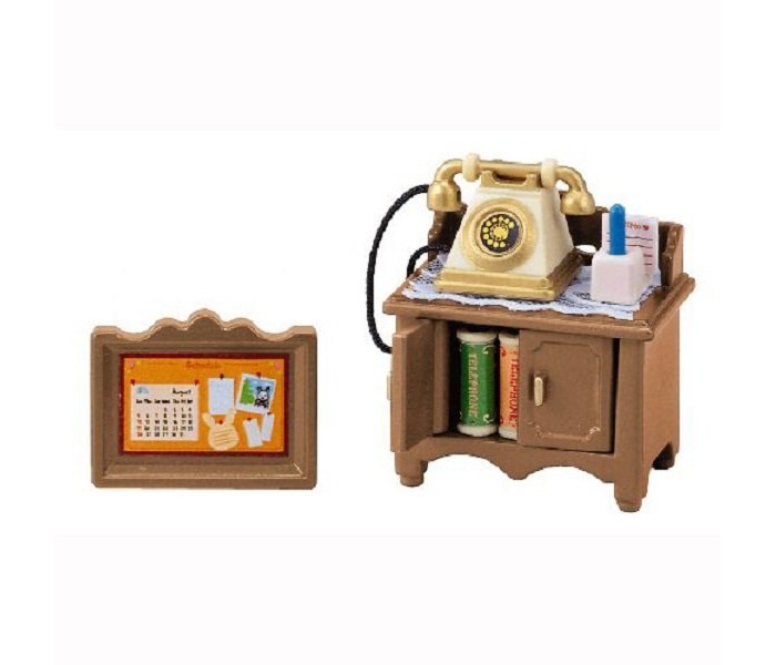 Sylvanian Families Игровой набор Телефонный столикИгровой набор Телефонный столик Sylvanian Families Игровой набор Телефонный столикИгровой набор Телефонный столикОчаровательный набор Sylvanian Families Телефонный столик очень понравится жителям волшебной страны Сильвания. Он украсит любой дом, ведь сделан с такой любовью. Телефон – вещь совершенно необходимая в каждом доме. Столько всего нужно всем сказать, а этот телефон выглядит просто великолепно, и очень удобно располагается на телефонном столе. Здесь под рукой все необходимое для того, чтобы вести деловые переговоры. Здесь есть ежедневник, ручка, календарь. Также всегда под рукой телефонные книжки и справочники, необходимые того, чтобы знать все номера телефонов. А как приятно поболтать по телефону с друзьями и знакомыми! Можно позвонить и пригласить друзей на чаепитие или на пикник. С набором Sylvanian Families Телефонный столик это можно сделать с легкостью. В набор Sylvanian Families Телефонный столик входит: телефон, столик, книжки, салфетка, ежедневник, ручка с подставкой, рамка для календаря. Внимание: зверюшки в набор не входят. Сказочный мир игровых наборов Sylvanian Families разнообразен - это всевозможные зверюшки, у каждого из которых есть собственный дом, семья, работа. Состав семей в игровых наборах Sylvanian Families не ограничивается стандартным «папа, мама, ребенок», здесь есть даже бабушки и дедушки. Герои игровых наборов Sylvanian Families разнообразны: кролики, еноты, медведи, мыши, ежи, белки и многие другие. Однако разнообразием героев мир игрушек Sylvanian Families не ограничивается. Дома, предметы мебели, игрушечная еда и многие другие аксессуары представлены в ассортименте игрушек Sylvanian Families.<br>