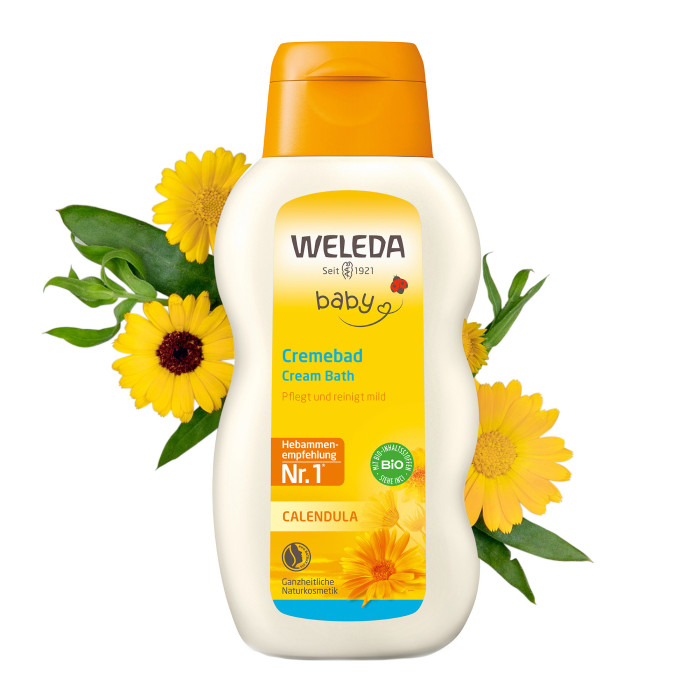 Weleda Молочко для купания с календулой 200 млМолочко для купания с календулой 200 мл Weleda Молочко для купания с календулой 200 млМолочко для купания с календулой 200 млWeleda молочко для купания с календулой! Подходит для очищения и питания кожи младенца, начиная с первого дня после рождения. Основой молочка является смесь легкого миндального масла и воды, которая делает кожу Вашего малыша мягкой и нежной. Состав: Вода, масло сладкого миндаля, масло семян кунжута, спирт, растительный глицерин, глицерид олеиновой кислоты, экстракт цветков календулы, смесь натуральных эфирных масел, мыло из пчелиного воска, ксантан. Способ применения: Добавьте примерно 1-2 столовые ложки молочка для купания в воду ванночки непосредственно перед купанием - температура воды должна быть около 37 градусов Цельсия. Во время купания под душем, проведите по телу малыша салфеткой с нанесенным на нее молочком для купания. Упаковка: 200 мл<br>