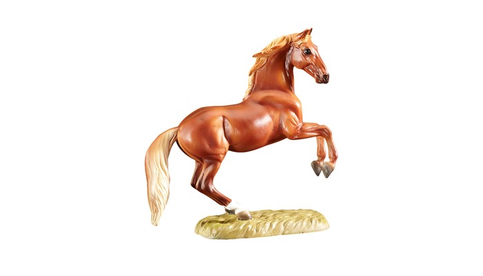 Breyer Скульптура Королевская кровь (по мотивам Джорджа Стаббса)Скульптура Королевская кровь (по мотивам Джорджа Стаббса) Breyer Скульптура Королевская кровь (по мотивам Джорджа Стаббса)Скульптура Королевская кровь (по мотивам Джорджа Стаббса)Скульптура лошади Королевская кровь (по мотивам Джорджа Стаббса) из серии Лошадь в искусстве создана мастерами компании Breyer. На данный момент продукты компании Breyer являются самыми реалистичными копиями лошадей благодаря точности линий, проработке мелких деталей и ручной росписи. Все это позволяет сделать каждую лошадь особенной и абсолютно не похожей на других. Английский художник Джордж Стаббс (1724- 1806) известен своими удивительными картинами, изображающими лошадей. Изображая этих благородных животных он уделял большое влияние анатомичности и пропорциям, поэтому лошади на его картинах невероятно реалистичны. Стремясь понять, как устроено тело лошади и работают ее мышцы, он изучал их тела, а полученные знания впоследствии изложил в книге Анатомия лошади, популярной до сих пор. Его знаменитый портрет Уислджекет (Whistlejacket), написанный маслом, был заказан вторым маркизом Рокингемским, Чарльзом Уотсоном-Уэнтвортом, и изображал его скаковую лошадь. Сегодня увидеть эту картину можно в Национальной Галерее в Великобритании. Модель лошади на подставке Королевская кровь из серии Лошади в искусстве станет настоящим подарком как для коллекционеров и ценителей искусства, так и просто для любителей лошадей. Размер лошади Д х В - 14.6 х 12.7 см Лошадь упакована в подарочную закрытую коробку. Изготовлена из скульптурного пластика, абсолютно безопасна в использовании.<br>