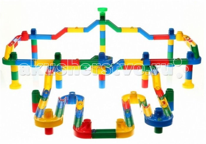 Конструктор Tototoys 902 Крутые виражи Rolliblock (124 детали)902 Крутые виражи Rolliblock (124 детали) Конструктор Tototoys 902 Крутые виражи Rolliblock (124 детали)902 Крутые виражи Rolliblock (124 детали)Конструктор TOTOTOYS 902 Крутые виражи Rolliblock 124 дет. Конструктор Toto toys Роллиблок интересен тем, что это две игры в одной – сначала нужно собрать лабиринт из имеющихся ярких разноцветных деталей, а потом в готовый лабиринт можно запускать шарики, и смотреть, как они будут крутиться воронке, скатываться вниз по желобам, трубкам и ступенькам. Второй этап малыш наверняка повторит много-много раз. Основное отличие конструкторов Роллиблок от Марбулоусов в том, что здесь шарик чаще движется в горизонтальной плоскости. Шарик разгоняется по горкам, и даже падает в отверстия вертикальных трубок, но потом все равно попадает в горизональный желоб и катится по нему, наподобие санок в бобслее. Конструктор Роллиблок содержит 124 детали, из которых можно строить разнообразные треки для шариков. Имеются вертикальные трубки, открытые горизонтальные желоба – прямые и изогнутые, а также подставки. Детали четырех цветов. Элементы соединяются между собой, образуя трек для шариков. Шарики диаметром 2 см полупрозрачные. Конструктор Роллиблок развивает пространственное мышление, воображение, мелкую моторику рук, а также дает представление о физических свойствах шара, законе всемирного тяготения, силе инерции. В набор входит: 124 детали 20 шариков инструкция. Диаметр шарика: 2 см. Размеры деталей: от 4 до 10 см.<br>