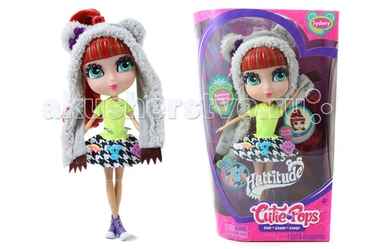 Jada Cutie Pops Dolls Набор Фэшн Сидни с аксессуарамиCutie Pops Dolls Набор Фэшн Сидни с аксессуарами Jada Cutie Pops Dolls Набор Фэшн Сидни с аксессуарамиCutie Pops Dolls Набор Фэшн Сидни с аксессуарамиНабор Кьюти Попс-Фэшн. Кукла Сидни с аксессуарами. Игровой набор Cutie Pops Dolls Кьюти Попс-Фэшн кукла Сидни с аксессуарами – симпатичная кукла модница в шапочке с длинными ушками, стилизованная под коалу. На кукле Cutie Pops Dolls Кьюти Попс-Фэшн юбочка с нарисованными коалами и желтая кофточка с белыми сердечками. Кукла из серии Cutie Pops Dolls Кьюти Попс-Фэшн в наборе с аксессуарами, при помощи которых можно менять образ кукле. В наборе с куклой есть хвост, волосы у куклы Cutie Pops Dolls Кьюти Попс-Фэшн рыжего цвета. У куклы Cutie Pops Dolls Кьюти Попс-Фэшн глаза с макияжем и ресничками в виде сердечек. В наборе с куклой Cutie Pops Dolls Кьюти Попс-Фэшн есть аксессуары – два украшения для куклы в виде спиралек, могут крутиться, шесть украшений для платья куклы Cutie Pops Dolls Кьюти Попс-Фэшн. В наборе с куклой Cutie Pops Dolls Кьюти Попс-Фэшн Сидни есть расческа для волос. На ногах у куклы кроссовки. Кукла Cutie Pops Dolls Кьюти Попс-Фэшн Сидни шарнирная, есть семь шарнирных соединений: голова, плечи, бедра, колени.<br>