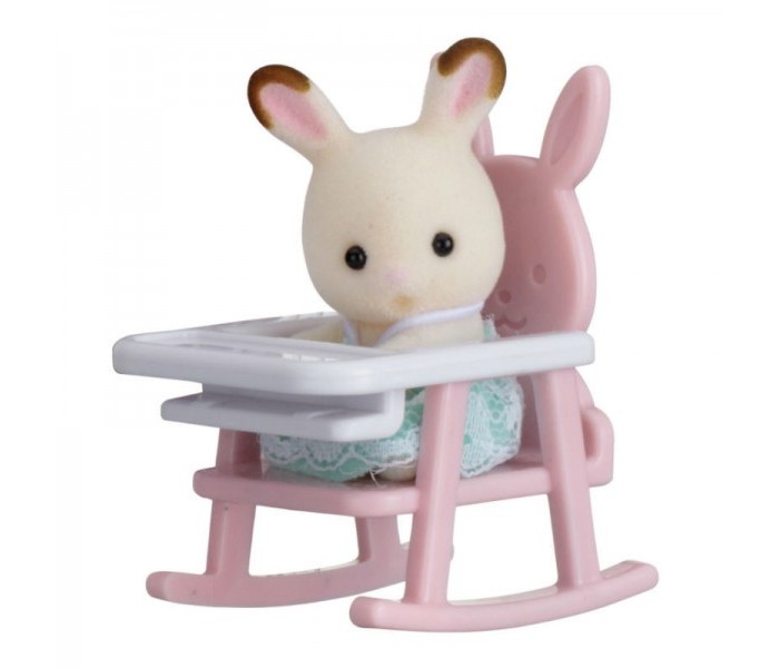 Sylvanian Families Набор Младенец в пластиковом сундучке. Кролик в детском креслеНабор Младенец в пластиковом сундучке. Кролик в детском кресле Sylvanian Families Набор Младенец в пластиковом сундучке. Кролик в детском креслеНабор Младенец в пластиковом сундучке. Кролик в детском креслеНабор Sylvanian Families «Младенец в пластиковом сундучке» (кролик в детском кресле) 5197 обязательно понравится всем любителям страны Сильвания. Этот чудесный кролик еще совсем маленький и нуждается в заботе. Малыша нужно усадить в детский стульчик и покормить. А после еды кролик снова готов к игре! Головка и лапки кролика вращаются в разные стороны, что делает игру еще более реалистичной. Роль упаковки выполняет стильный сундучок. Набор «Младенец в пластиковом сундучке» (кролик в детском кресле) станет отличным дополнением вашей коллекции игрушек Sylvanian Families! Как и другие игровые наборы Sylvanian Families этот набор развивает у ребенка чувство ответственности и заботы, формирует представление о семейных ценностях. Размер фигурок 4 см. Сказочный мир игровых наборов Sylvanian Families разнообразен - это всевозможные зверюшки, у каждого из которых есть собственный дом, семья, работа. Состав семей в игровых наборах Sylvanian Families не ограничивается стандартным «папа, мама, ребенок», здесь есть даже бабушки и дедушки. Герои игровых наборов Sylvanian Families разнообразны: кролики, еноты, медведи, мыши, ежи, белки и многие другие. Однако разнообразием героев мир игрушек Sylvanian Families не ограничивается. Дома, предметы мебели, игрушечная еда и многие другие аксессуары представлены в ассортименте игрушек Sylvanian Families.<br>