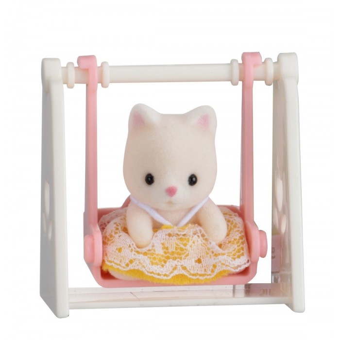 Sylvanian Families Набор Младенец в пластиковом сундучке. Кошка на качеляхНабор Младенец в пластиковом сундучке. Кошка на качелях Sylvanian Families Набор Младенец в пластиковом сундучке. Кошка на качеляхНабор Младенец в пластиковом сундучке. Кошка на качеляхНабор Sylvanian Families «Младенец в пластиковом сундучке» (кошка на качелях) 5201 обязательно понравится всем любителям страны Сильвания. Эта милая кошечка весело проводит время, играя на качелях. Она очень любит качаться, поэтому проводит дни сидя на качелях. Головка и лапки малышки вращаются в разные стороны, что делает игру еще более реалистичной. Роль упаковки выполняет стильный сундучок. Набор «Младенец в пластиковом сундучке» (кошка на качелях) станет отличным дополнением вашей коллекции игрушек Sylvanian Families! Как и другие игровые наборы Sylvanian Families этот набор развивает у ребенка чувство ответственности и заботы, формирует представление о семейных ценностях. Размер фигурок 4 см. Сказочный мир игровых наборов Sylvanian Families разнообразен - это всевозможные зверюшки, у каждого из которых есть собственный дом, семья, работа. Состав семей в игровых наборах Sylvanian Families не ограничивается стандартным «папа, мама, ребенок», здесь есть даже бабушки и дедушки. Герои игровых наборов Sylvanian Families разнообразны: кролики, еноты, медведи, мыши, ежи, белки и многие другие. Однако разнообразием героев мир игрушек Sylvanian Families не ограничивается. Дома, предметы мебели, игрушечная еда и многие другие аксессуары представлены в ассортименте игрушек Sylvanian Families.<br>