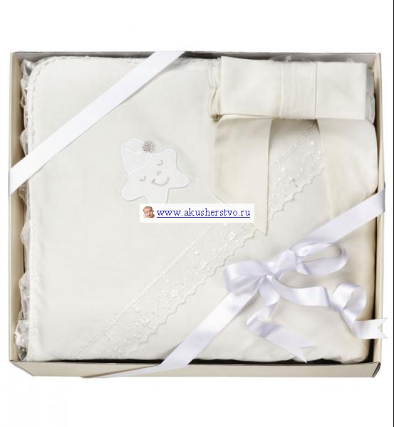 Комплект на выписку Italbaby Petite EtoilePetite Etoile Комплект на выписку Italbaby Petite EtoilePetite EtoileКонверт из коллекции Petite Etoile от Italbaby выполнен в виде традиционного детского одеяла и украшен нарядным поясом на резинке, уголком с кружевом и фирменной мягкой аппликацией. После выписки конверт разворачивается в классическое одеяло для кроватки. Пододеяльник легко снимается и стирается вместе с простыней и наволочкой, которые идут в комплекте. В набор также входит противоудушная подушка, которая позволяет малышу дышать, даже если он уснет вниз лицом.<br>