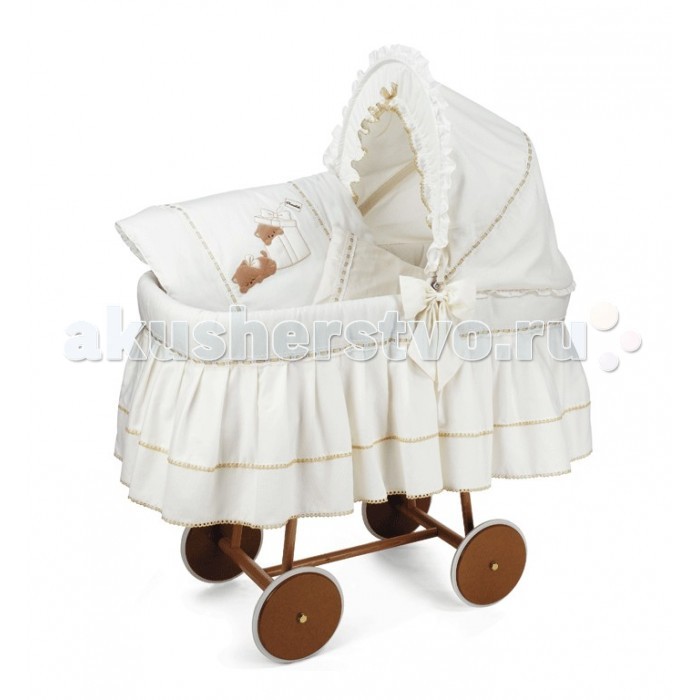 Колыбель Italbaby AURORA (Carrozzina / бамбук) на больших колесахAURORA (Carrozzina / бамбук) на больших колесах Колыбель Italbaby AURORA (Carrozzina / бамбук) на больших колесахAURORA (Carrozzina / бамбук) на больших колесахПлетеная колыбель с капюшоном (цвет бамбук) от Итальянского производителя Italbaby из натурального прута на больших деревянных колесах. Размеры: 100 х 55 х 120h см. В комплекте: подушка, матрасик, одеяло. Все 100% хлопок. Вместительная корзина, жесткое днище, комфортный матрасик. Люлька выглядит по итальянски изыскано, в зависимости от выбранной темы возможны объемные аппликации, кружево в старинном стиле, симпатичные рюши и деликатные шелковые бантики.<br>