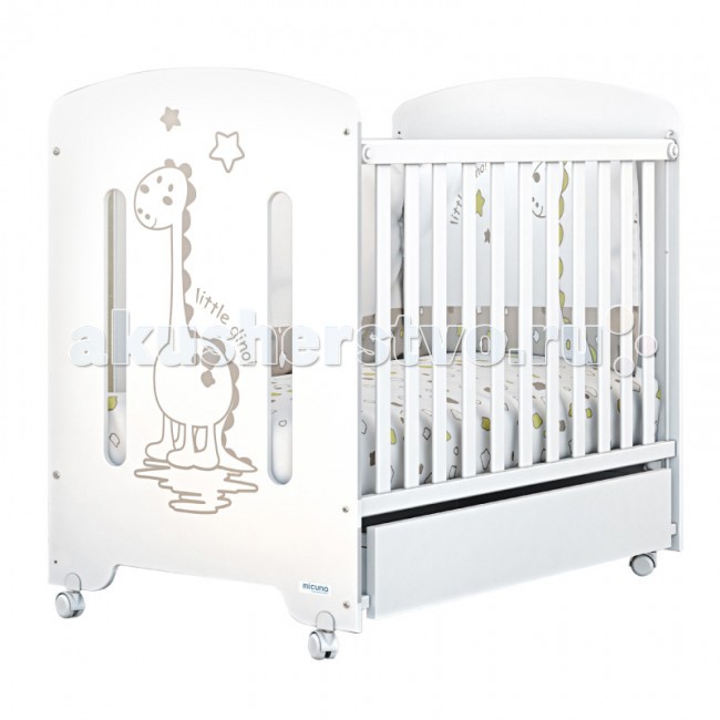 Детская кроватка Micuna Dinus Plus 120х60Dinus Plus 120х60 Детская кроватка Micuna Dinus Plus 120х60Dinus Plus 120х60Чудесные открытия Маленький динозавр – главный элемент оформления коллекции Micuna Dinus – настоящий любитель приключений. Малышу будет радостно и интересно познавать мир с весёлым другом, а родителей обязательно порадуют светлые тона, приятный дизайн и функциональность. Micuna Dinus – мебель для активных и любознательных малышей. Кроватки испанской компании Micuna изготавливаются в Валенсии из экологически чистых материалов. В первую очередь, это бук – традиционное дерево для мебели и музыкальных инструментов. Элементы из МДФ – материала, созданного без применения эпоксидных смол и фенола на основе природного полимера лигнина, дополняют конструкцию. Краски и лак, которыми покрывают кроватки, приготовлены из натуральных компонентов и не создают вредных испарений. Основные характеристики: бортик кроватки опускается ложе регулируется по высоте – 2 позиции посредством снятия бортика кроватка легко превращается в диванчик материал: бук, МДФ в комплект не входит ящик для кровати, но его можно заказать дополнительно Размеры (ДхВхШ): 121х106х66 см.<br>