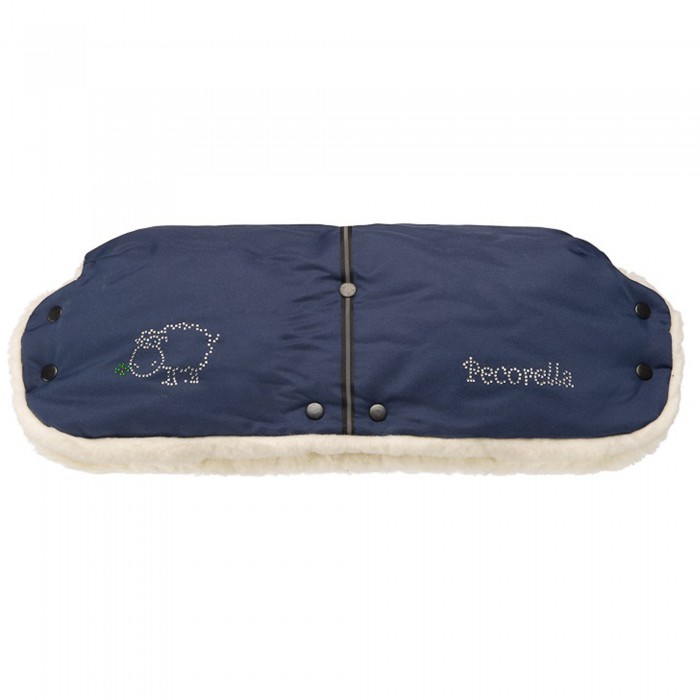 Pecorella Муфта для рукМуфта для рук Pecorella Муфта для рукМуфта для рукPecorella Муфта для рук - отличный выбор для родителей, которые ценят прежде всего высокое качество и индивидуальный подход. Широкая цветовая гамма не оставит равнодушной ни одну мамочку, а эллегантные стразы создадут Ваш неповторимый образ. Только муфты для рук Pecorella сделаны из натуральной овечьей шерсти, что не позволит Вашим рукам замерзнуть даже в самые сильные морозы, также и не даст вспотеть, чем грешат остальные муфты, выполненные из искусственных материалов. Особенности: Яркие цвета, радующие родителей и малышей Стильный дизайн, гармонирующий по цвету и стилю с зимними конвертами Простота и удобство эксплуатации Натуральная шерсть мериноса (woolmark) Натуральный мех 100% шерсть мериноса Размер: 50х25 см<br>
