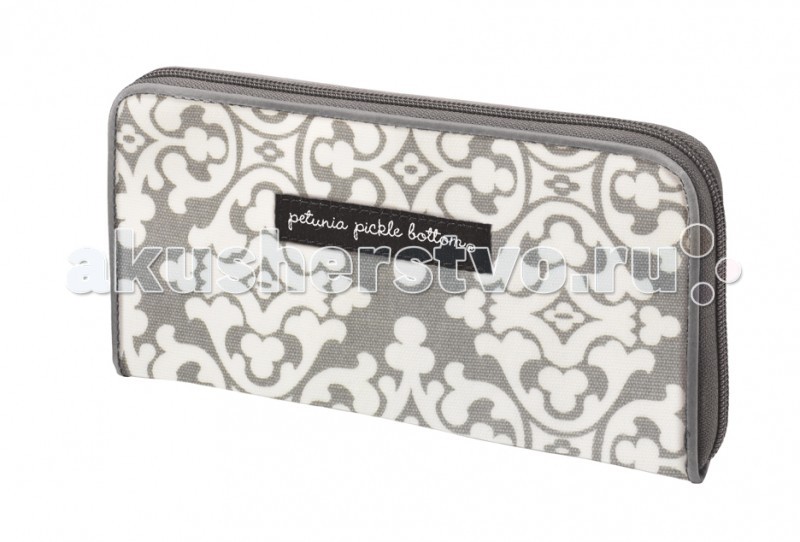 Petunia Pickle Bottom Кошелек Wanderlust WalletКошелек Wanderlust Wallet Petunia Pickle Bottom Кошелек Wanderlust WalletКошелек Wanderlust WalletКошелек для мамы Petunia Pickle Bottom Wondelust Wallet предназначен для тех, кто не хочет искать компромисс между функциональностью и прекрасным внешним видом. Его удобно использовать и как самостоятельный аксессуар, и в комплекте с вашей сумкой для мамы Petunia с тем же принтом. Состав ткани: хлопковый принт с водоотталкивающим покрытием Основные характеристики: 100% органический хлопок со специальным покрытием, отталкивающим воду и загрязнения. Легкий уход - просто протереть влажной тканью! внутри: 10 слотов для кредитных карточек, отделение для монет на молнии внутренняя отделка из водонепроницаемого нейлона два внутренних прозрачных кармана для фотографий внешнее прозрачное окошко для визитки размеры: 20 см х 11 см х 2.5 см Американская компания Petunia Pickle Bottom возникла в 2000г. как производитель специальных сумок для мам. Позднее линейка продуктов бренда расширилась, включив различные товары для мам и детей - накидки для кормления, слинги-карманы, разнообразные сумочки и кошельки, одежду для новорожденных и многое другое. Petunia - это не только бренд, это образ жизни, особый взгляд на мир. Товары Petunia были созданы для того, чтобы и в материнстве женщину окружало изящество, стиль и красота: сумки для мам Petunia имеют детально разработанный дизайн, каждая украшена вышивкой, в этих сумках используются шелковая парча, сотканные вручную ткани, бархат, хромированные блестящие детали. Сумки Petunia - это не просто сумка для мам, это коллекционный аксессуар, многие релизы прошлых лет, лимитированные выпуски, становятся предметом коллекционирования и продаются на аукционах. Особую известность бренду принесли характерные, красивые паттерны, которые меняются с каждой коллекцией. Они украшают товары всех категорий и очень удачно дополняют друг друга.<br>