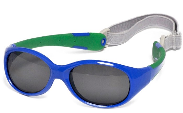 Солнцезащитные очки Real Kids Shades Детские с дужками гибкие 0+Детские с дужками гибкие 0+ Солнцезащитные очки Real Kids Shades Детские с дужками гибкие 0+Детские с дужками гибкие 0+Безопасные солнцезащитные очки для детей с 0 до 2-х лет. Малыши могут кататься на качелях, висеть вверх ногами, плавать и играть без боязни того, что очки слетят в самый неподходящий момент. Дети в очках Реал Кидс могут даже спать.Особенности детских очков Real Kids Shades: 100% защита детских глаз от ультрафиолетовых лучей (UVA и UVB). Гибкая оправа Flex FitТМ, с дужками обтекаемой формы снижает до минимума риск повреждений детских глаз при одевании. Очки не сломаются, если ребенок случайно сядет на них, или потянет дужки в разные стороны. Форма очков минимизирует воздействие периферийного света. Ударопрочные, травмобезопасные поликарбонатные линзы. Регулируемый, эластичный, съемный ремешок в комплекте. Очки хорошо держатся и не создают неудобств ребенку. Созданы с учетом подвижного образа жизни ребенка. Отдельное внимание уделено тому, чтобы очки хорошо сидели. Безопасность: не содержат свинец, бисфенол-А, фталаты. Соответствуют всем международным нормам безопасности EC, Австралии, Америки, России.Почему так важна защита от УФ-излучения? Глаза ребенка требует большей защиты от УФ-излучения, потому что: Дети проводят больше времени на открытом воздухе, чем взрослые Хрусталик ребенка пропускает к сетчатке больше УФ-лучей и коротковолнового видимого излучения Повреждения, вызываемые УФ-излучением в сетчатке, кумулятивны. С возрастом это может привести к развитию катаракты и ряда других заболеваний и, соответственно, к потере зрения Своевременная защита глаз ребенка в юном возрасте способствует предупреждению развития заболеваний. Именно поэтому компания Real Kids Shades уделяет особое внимание качеству детских солнцезащитных очков Безопасность: не содержат свинец, бисфенол-А, фталаты.Патенты: CPSIA Compliant FDA регистрационный номер 3003984416 CE Европейская сертификация США D485290, D485291, D485292, D485293 Австралии 158396, 2004201328<br>
