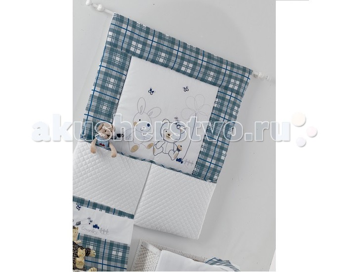 Roman Baby Панно CountryПанно Country Roman Baby Панно CountryПанно CountryПанно с карманами Roman Baby Country на стену завершит дизайн интерьера детской комнаты. Цвет постельного белья и рисунки на нем будут сочетаться с внешним видом панно. Это придаст комнате элегантность и красоту. Кроме того, панно имеет кармашки, в которые можно поместить разные необходимые мелочи. Особенности: декоративное панно с кармашками выполнено с использованием нескольких фактур ткани, итальянская фурнитура, оригинальная авторская вышивка и аппликация практичная панель поместит различные мелочи, необходимые для ежедневной заботы о Вашем малыше стирается в щадящем режиме Материал: 100% хлопок<br>