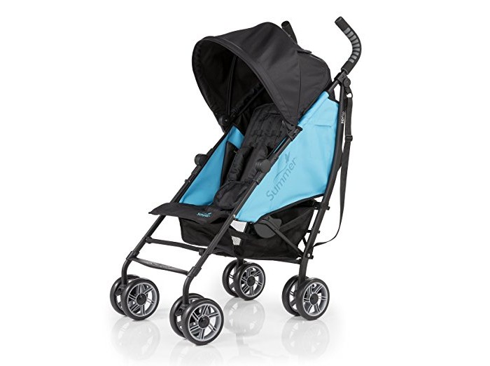 Коляска-трость Summer Infant 3D Flip3D Flip Коляска-трость Summer Infant 3D Flip3D FlipДетская прогулочная коляска 3D Flip Summer Infant Компактная, удобная коляска-трость 3D-Lite Stroller от компании Summer Infant! Идеально подходит для летних путешествий! Это долговечная коляска, которая имеет легкий и прочный алюминиевый каркас. Съемный навес с откидным козырьком будет надежно защищать ребенка от солнца. Кроме того, удобное широкое сиденье коляски и наличие функции трансформирования в лежачую позицию означают, что ваш ребенок всегда будет чувствовать себя комфортно. Большие колеса позволяют коляске ездить по любой поверхности, а 5-точечный ремень с мягкими накладками обеспечивает максимальную безопасность для вашего малыша. Задний карман - это удобное место для хранения мелких предметов, например, ключей, а в большую корзину, легко помещаются крупногабаритные вещи. Отличительные особенности детской коляски-трости 3D Flip Stroller 2L: Широкое двухстороннее сидение. Опускающаяся спинка (6 положений). 8-колес (по 4 сдвоенных колеса высокой проходимости). Вместительная корзина для покупок. Максимальная нагрузка: 4,5 кг Опускающийся капюшон с УФ-защитой. Легкий механизм сложения. 5-точечный ремень безопасности с мягкими накладками. Передние вращающиеся колеса с возможностью фиксации, задние колеса с тормозами. Максимальный вес и рост ребенка: лицом по направлению движения: 22.7 кг и 109 см. лицом против движения: 11.3 кг и 76 см. Задний карман для хранения. Максимальная нагрузка: 0,9 кг В комплекте имеется удобный подстаканник. Вес 8 кг<br>